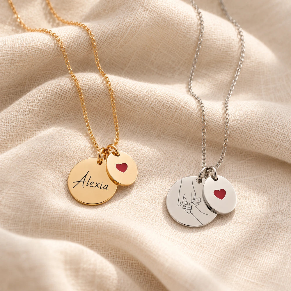 Collier personnalisé femme double médaille gravée en or et en argent avec médaille cœur émaillée
