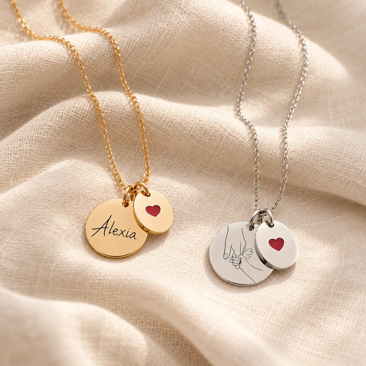 Collier personnalisé femme double médaille gravée en or et en argent avec médaille cœur émaillée