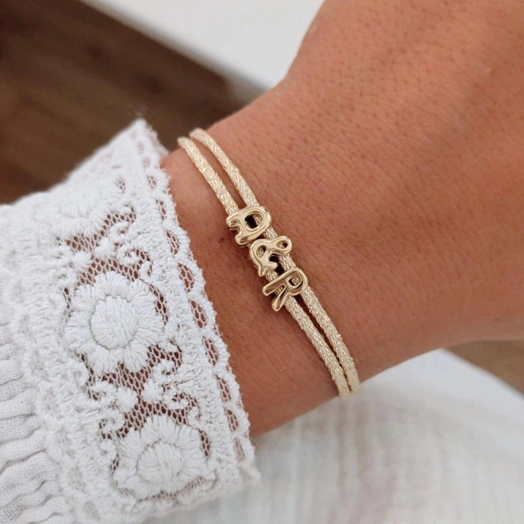 Bracelet cordon brillant doré personnalisé lettres dorées initiales ajustable Bliche