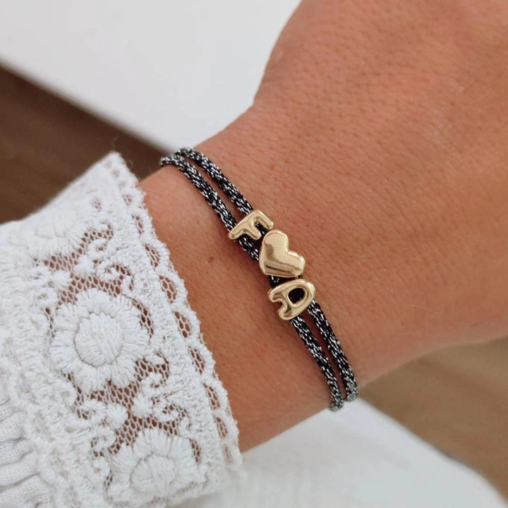 Bracelet cordon brillant noir personnalisé lettres dorées initiales et coeur ajustable Bliche