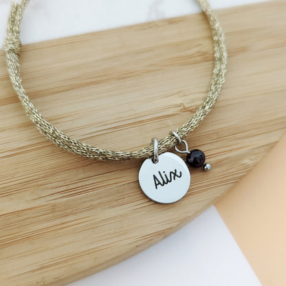 Bracelet personnalisé cordon brillant avec médailles et pierre fine