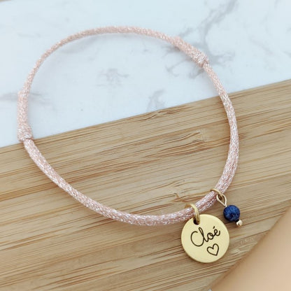 Bracelet personnalisé cordon brillant avec médailles et pierre fine