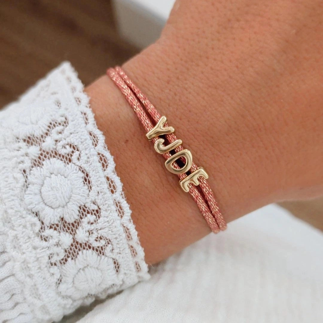 Bracelet cordon brillant rouge personnalisé lettres dorées initiales ajustable Bliche