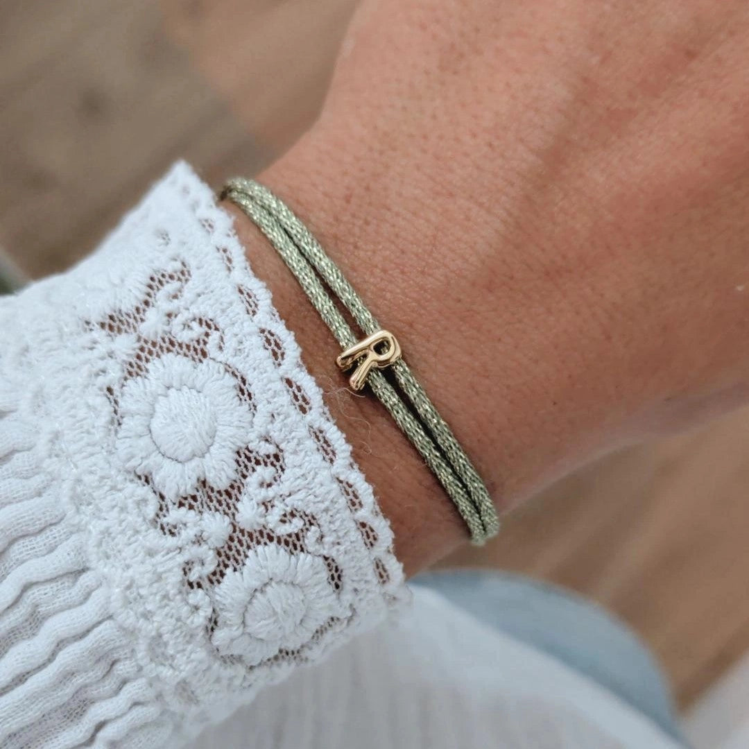 Bracelet cordon brillant vert personnalisé lettres dorées initiale ajustable Bliche