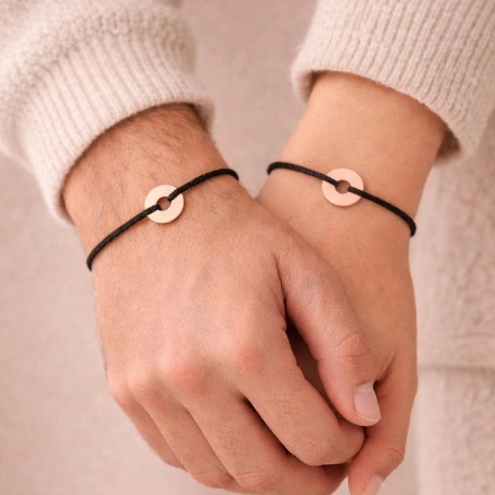 Duo de bracelets couple personnalisés avec médailles gravées en acier inoxydable, finitions or rose