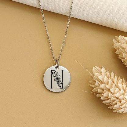 Collier à graver avec lettre florale