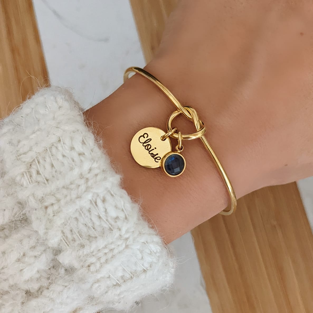 Bracelet personnalisé avec breloques gravées en acier inoxydable et pierre de naissance – Bijou cadeau naissance idéal pour maman