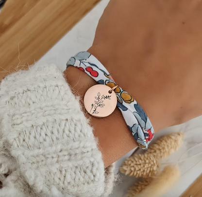 Bracelet à graver avec fleur de naissance