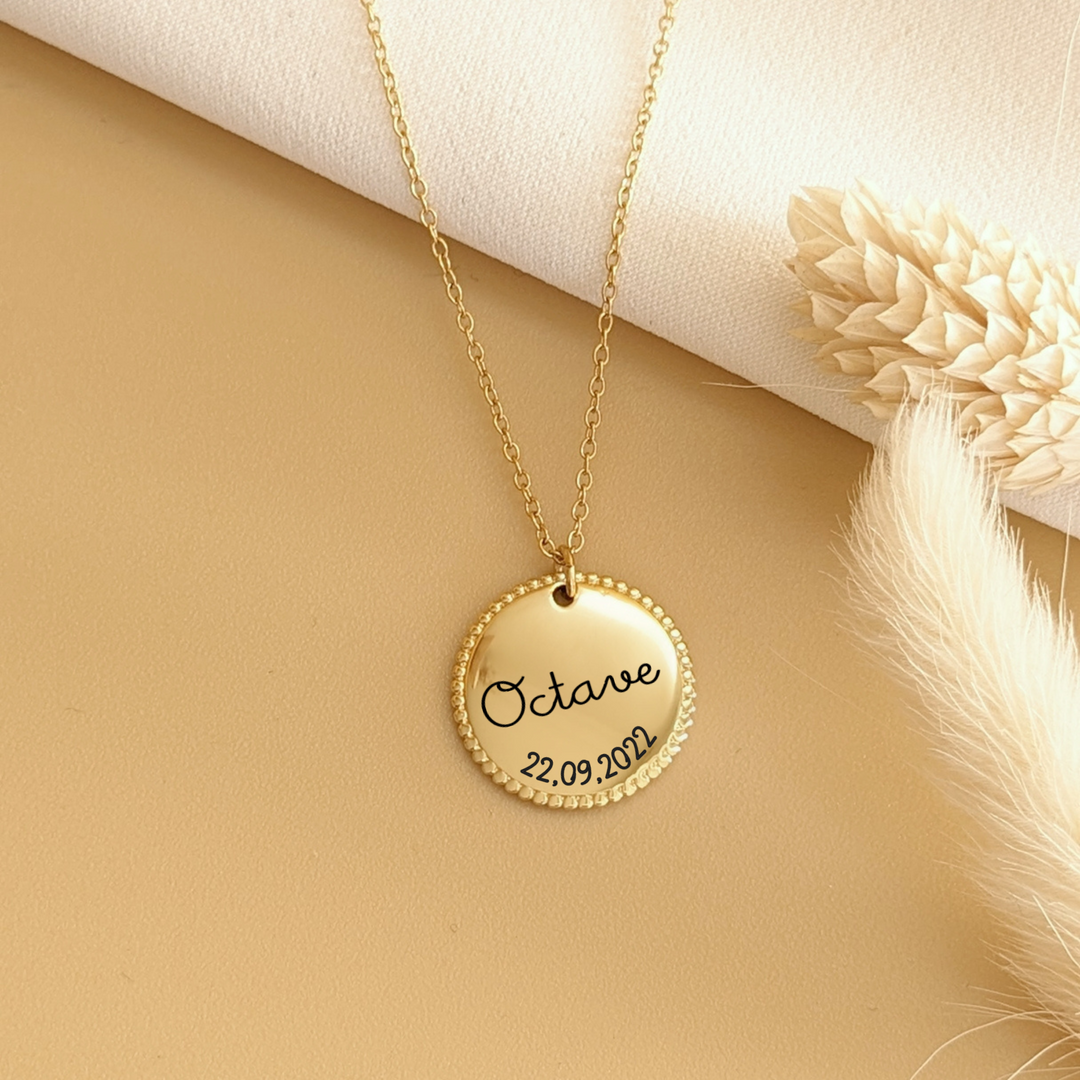 Collier personnalisé femme en acier inoxydable avec médaille travaillée