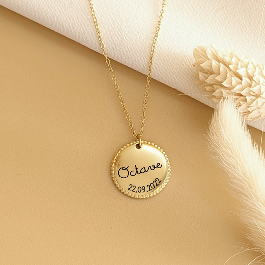 Collier personnalisé femme en acier inoxydable avec médaille travaillée