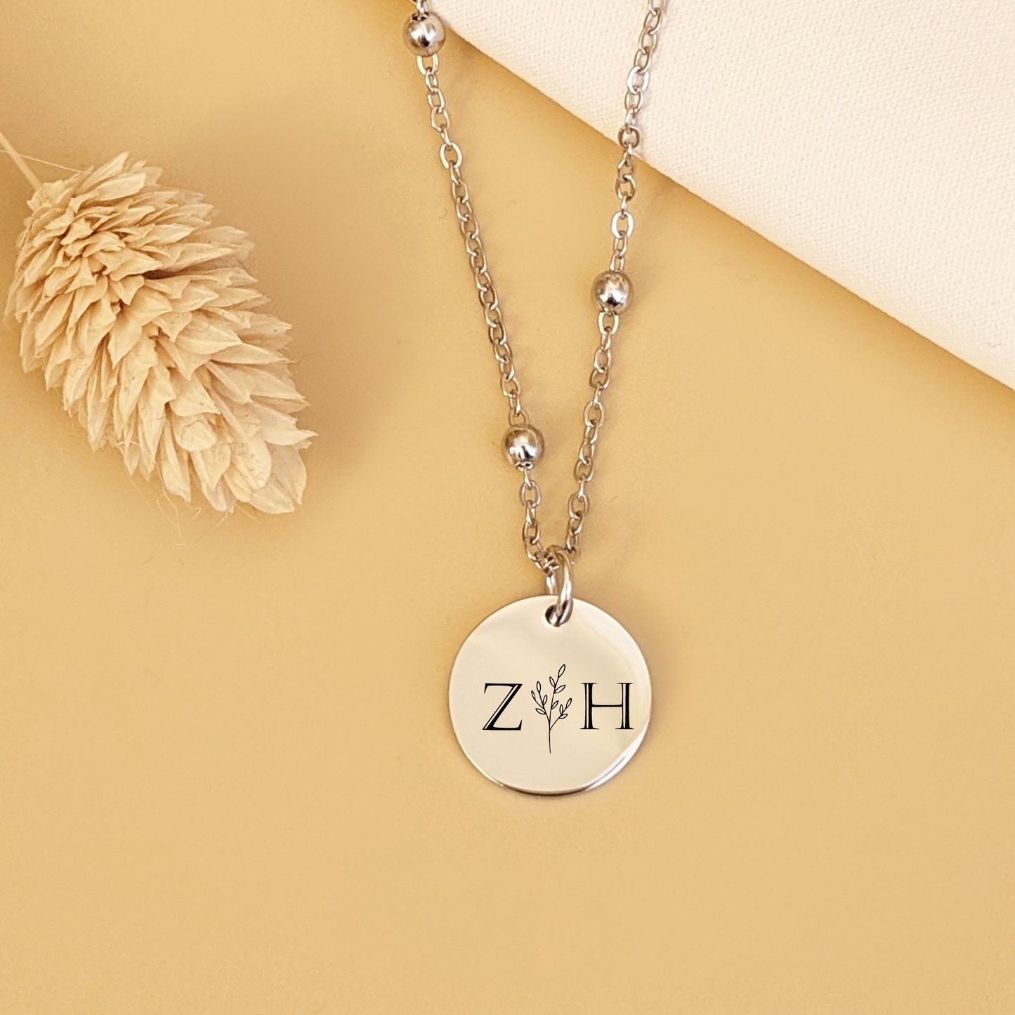 Collier florale avec initiales